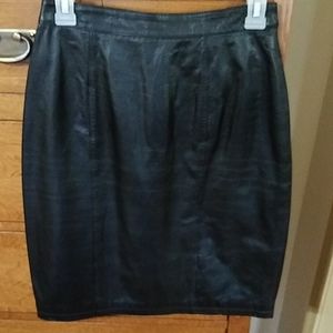 Black leather skirt, size 7/8, lined.